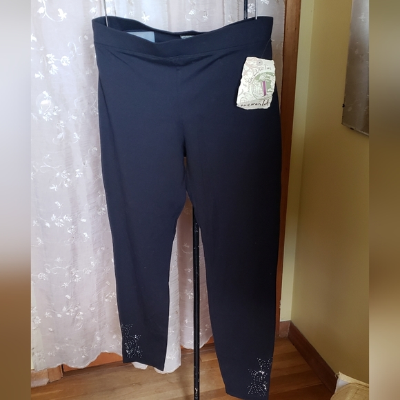 COPY - 🆕️One World | Black Leggings - Picture 3 of 9